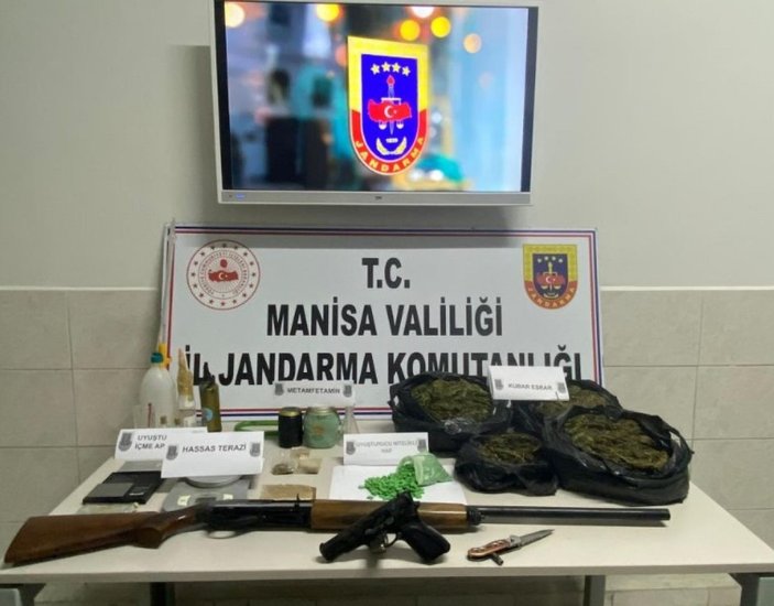 Manisa'da tutuklu kişinin evinden uyuşturucu ve silah çıktı