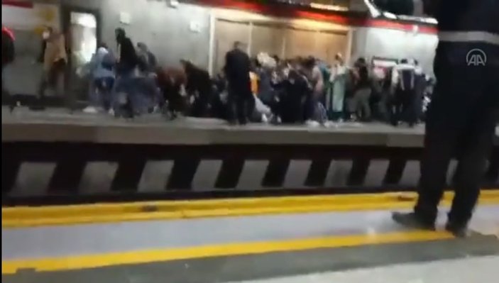Tahran Metrosu’nda panik anları