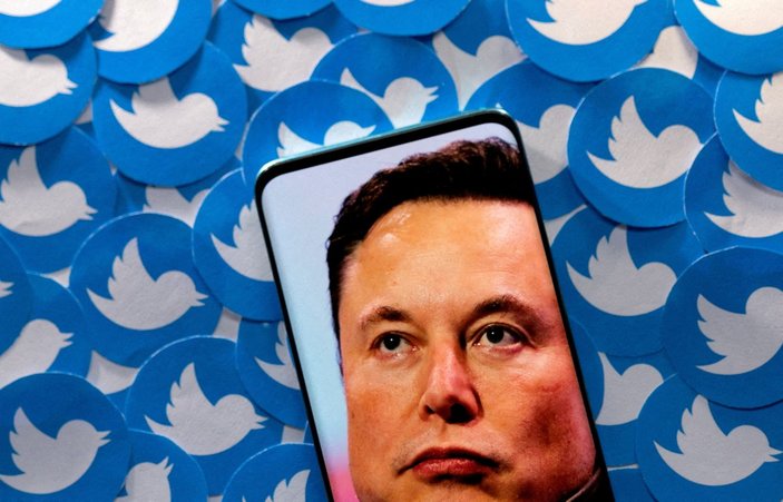Twitter binasına Elon Musk karşıtı ifadeler yansıtıldı