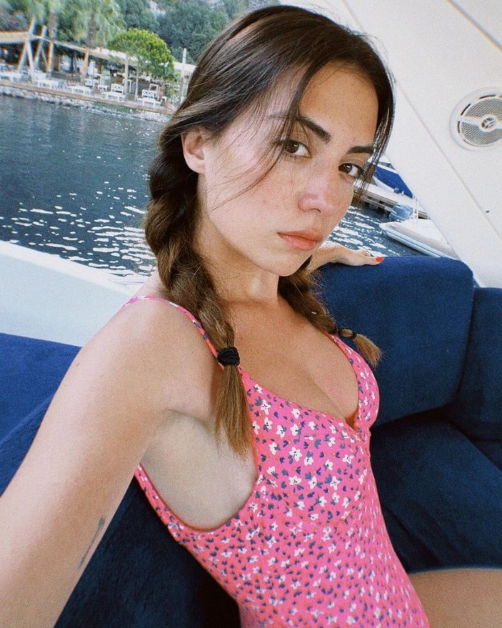 İsmail Ege Şaşmaz'ın fenomen eşi Hande Ünal güzelliği ve fiziğiyle olay! 'Yandı buralar'