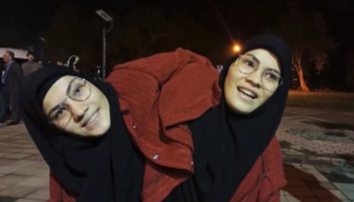 Kahramanmaraş'ta siyam ikizleri Ayşe ve Sema, Umre'ye uğurlandı