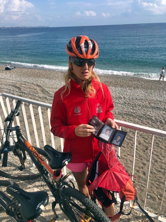 i Antalya'da içinde döviz bulunan cüzdanı, turiste teslim ettiler