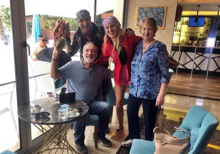 i Antalya'da içinde döviz bulunan cüzdanı, turiste teslim ettiler