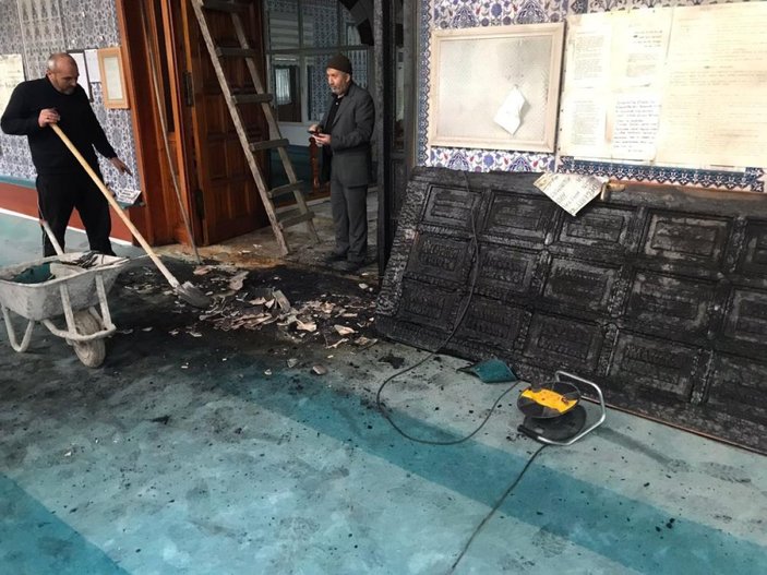 Ankara'da iki cami kundaklandı