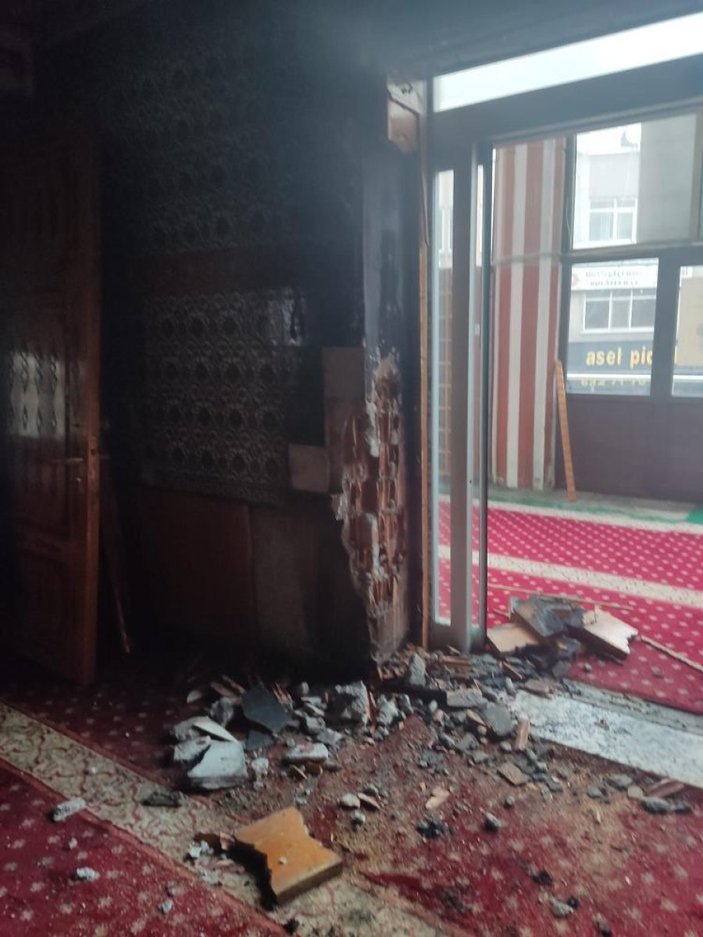 Ankara'da iki cami kundaklandı