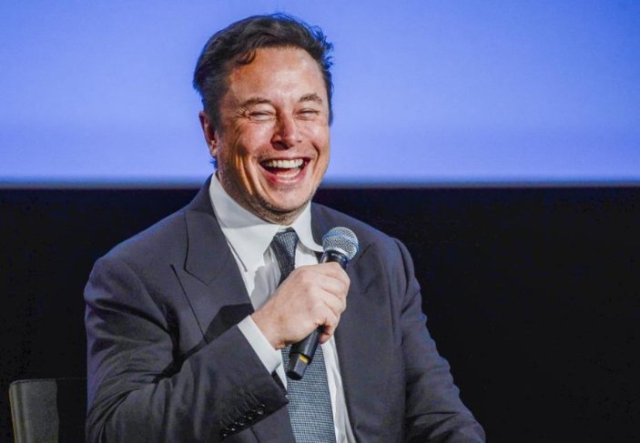 Elon Musk'tan 'Trump Twitter'a geri dönsün mü' anketi 