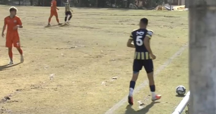 Alanyaspor - Fenerbahçe U19 maçındaki kötü zemin