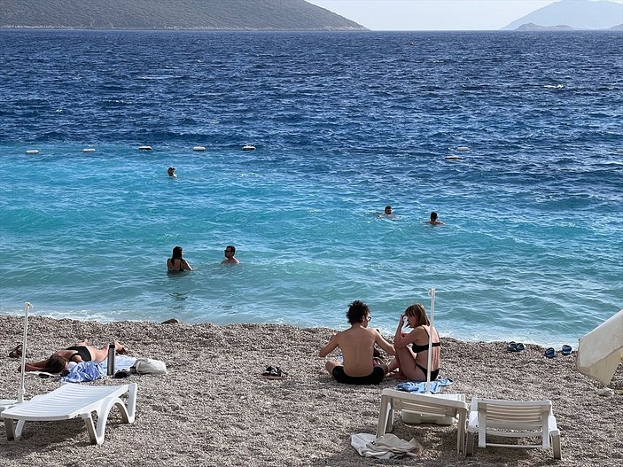 Antalya'da kasım ayında denize girdiler