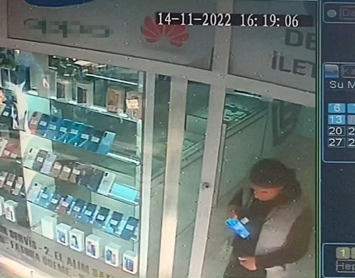 Manisa'da telefon hırsızı kamerada 
