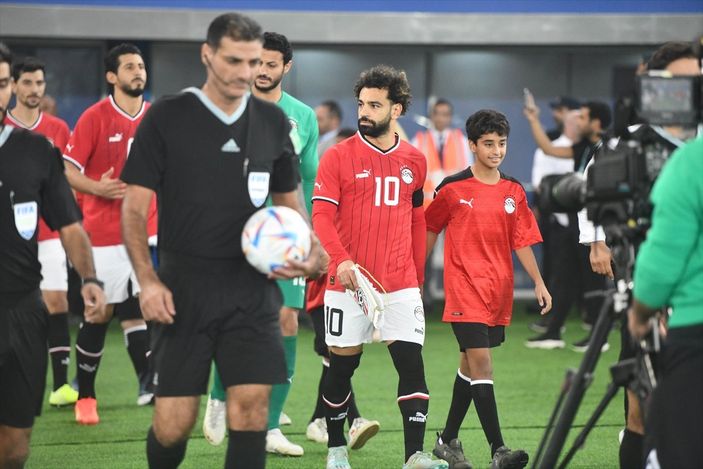 a Mohamed Salah, kadın görevlinin elini sıkmadı