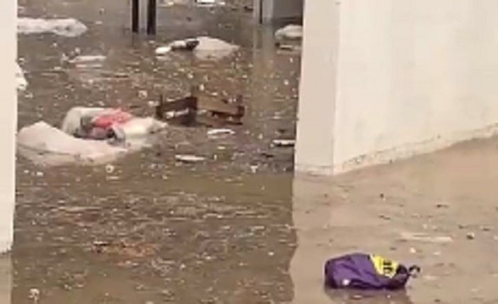 İzmir'de 79 gün sonra yağan yağmur hayatı felç etti