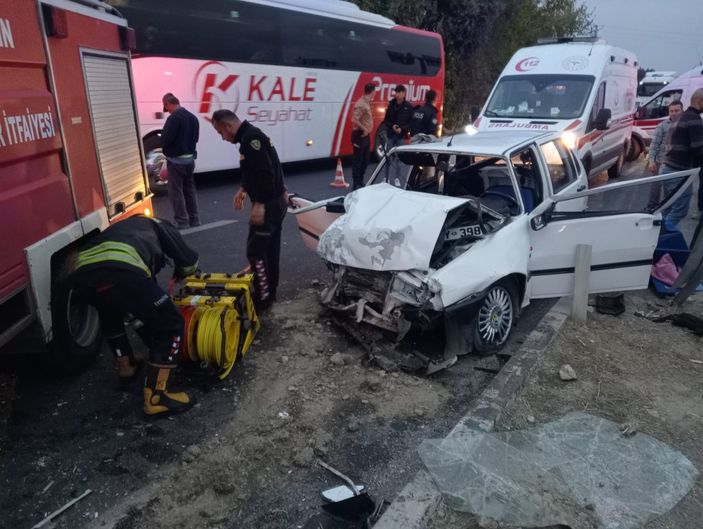 d Aydın’da iki otomobil kafa kafaya çarpıştı