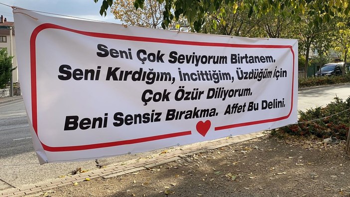 Bursa'da karısında özür dilemek için pankart astı 