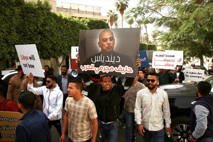Nikos Dendias, Libya'da protesto edildi