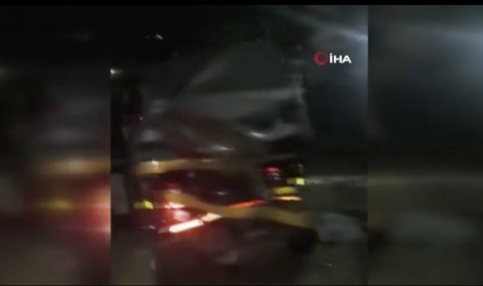 i Hindistan’da 48 aracın karıştığı zincirleme trafik kazası