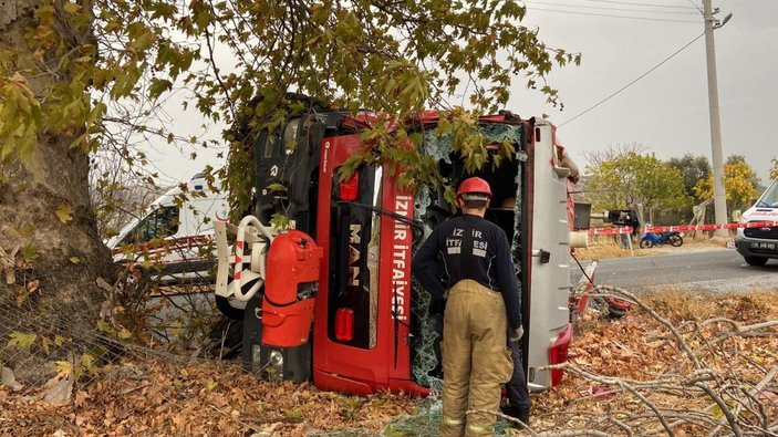 İzmir'de yangına giden itfaiye aracı kaza yaptı