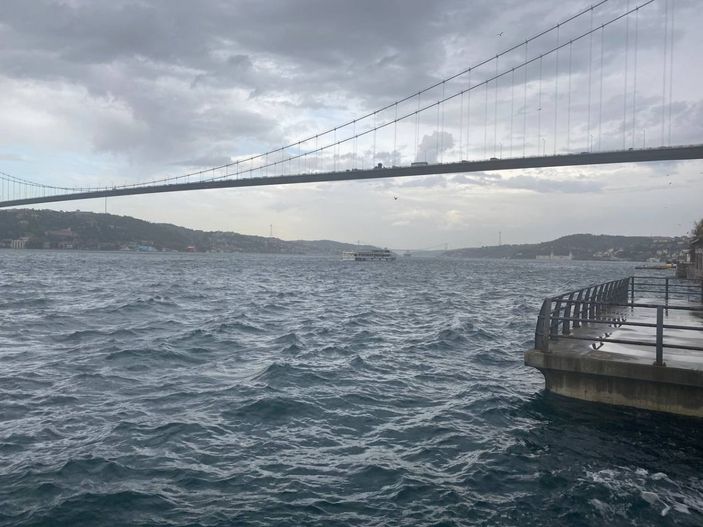 İstanbul Boğazı’nda şiddetli rüzgar etkili oldu