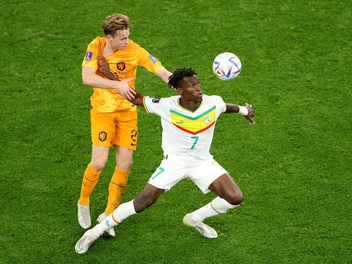 Hollanda, Senegal'i iki golle geçti