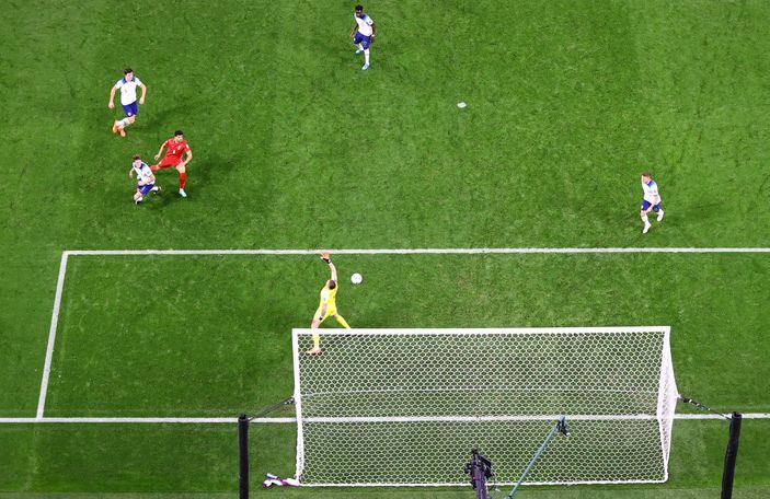 r İngiltere, İran'ı farklı geçti