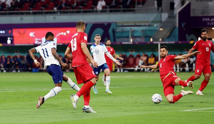 r İngiltere, İran'ı farklı geçti