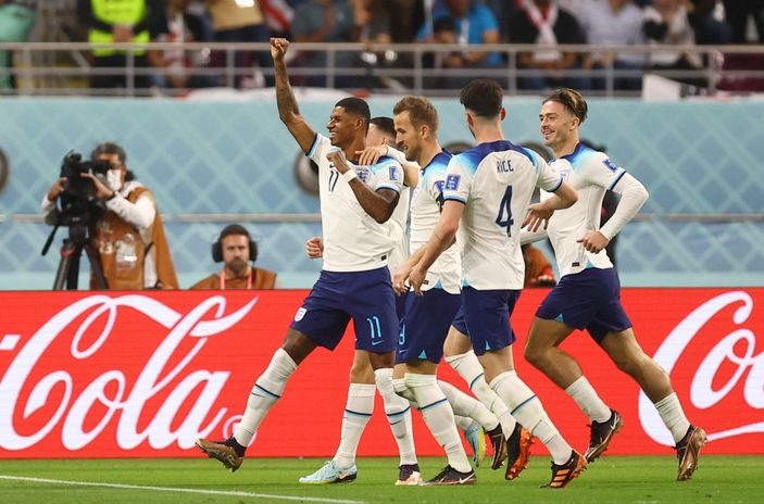 r İngiltere, İran'ı farklı geçti