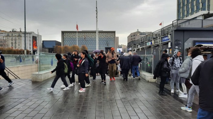 İstanbul'da şiddetli rüzgar ve yağmur başladı