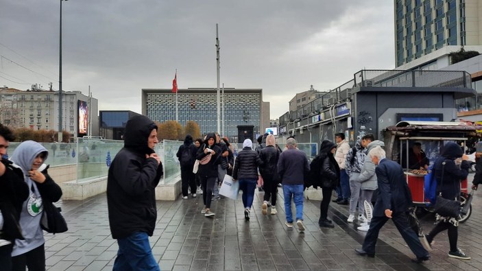 İstanbul'da şiddetli rüzgar ve yağmur başladı