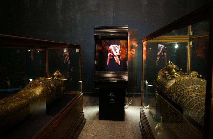 Antik Mısır'ın ünlü firavunu Tutankamon'un keşfedilen mezarında ortaya çıkan hazineler sergilenecek