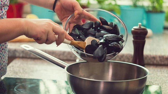 Midye severler buraya! MasterChef midye dolma tarifi ve püf noktaları...