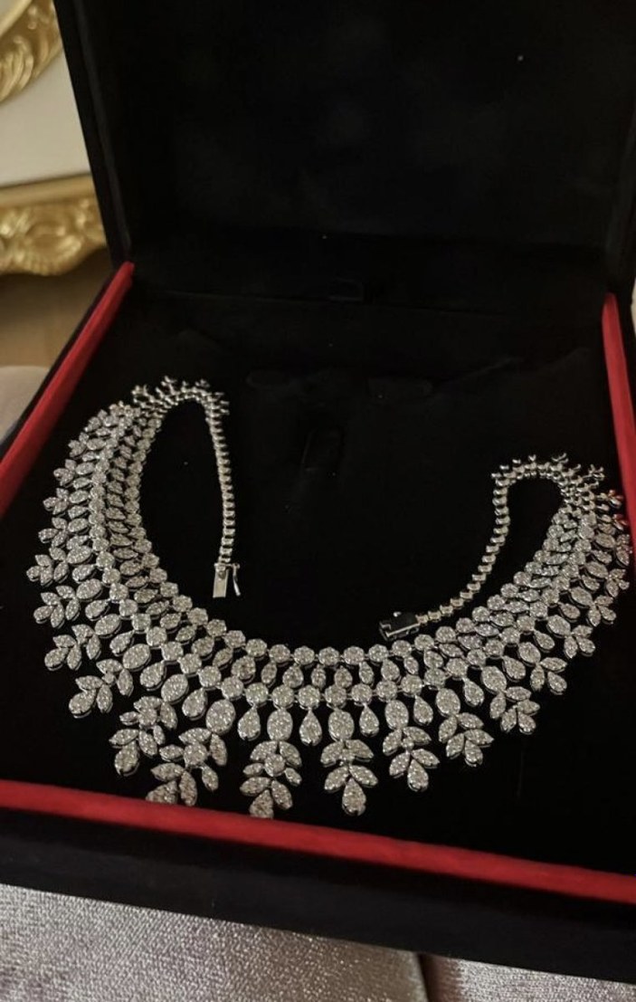 Modacı Melisa Naz Özmen'in 4 milyonluk mücevheri çalındı