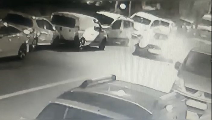 Bayrampaşa'da 3 araca çarpan sürücü kendi otomobilini çekiciyle kaçırdı
