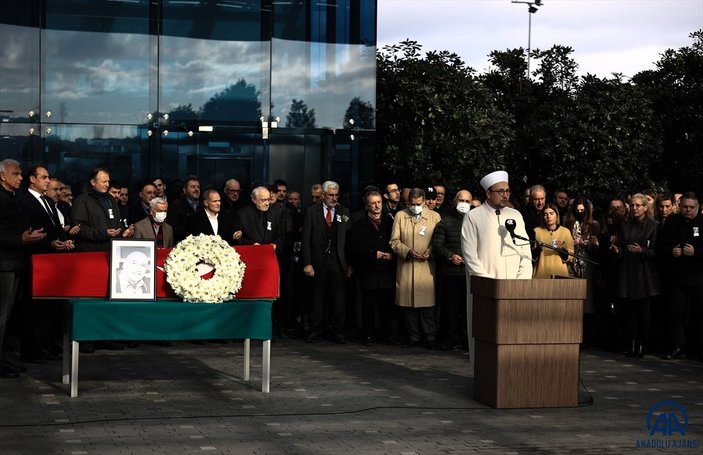 Gazeteci Hıncal Uluç'un cenazesi toprağa verildi