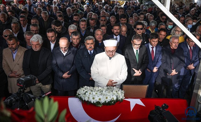 Gazeteci Hıncal Uluç'un cenazesi toprağa verildi