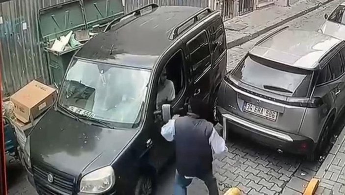 Fatih'te sürücüye saldıran kağıt toplayıcısının cezası belli oldu