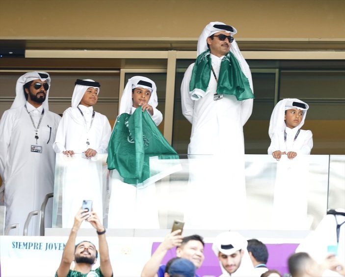 Katar Emiri Temim'den trübünde Suudi Arabistan'a destek