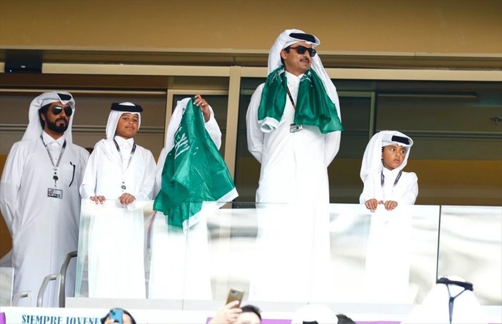 Katar Emiri Temim'den trübünde Suudi Arabistan'a destek