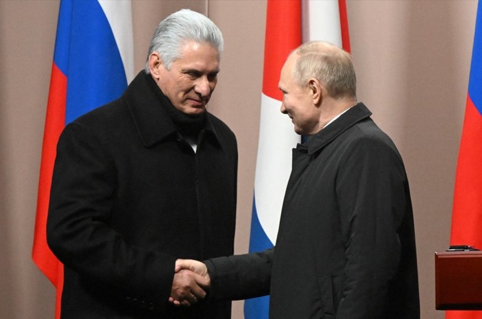 Küba Devlet Başkanı Diaz-Canel, Moskova'da Putin ile görüştü