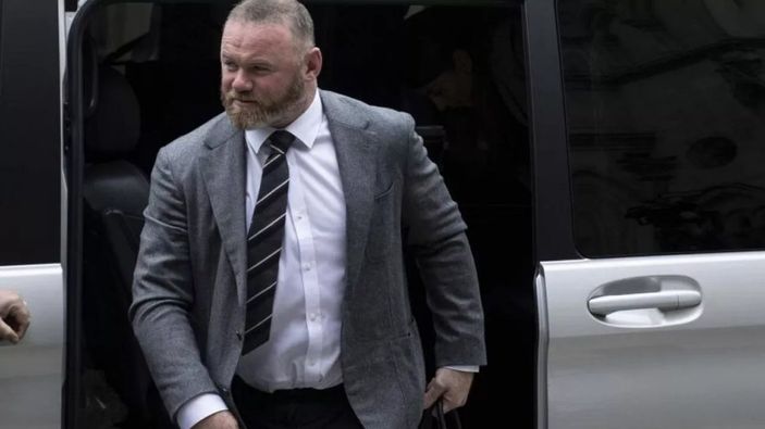 Rooney: Cristiano Ronaldo'yu satarım, kulübü bile oynatmıyor