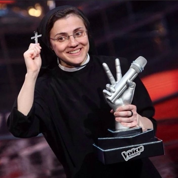 İtalya’da şarkı yarışmasıyla ünlenen rahibe kiliseyi bıraktı