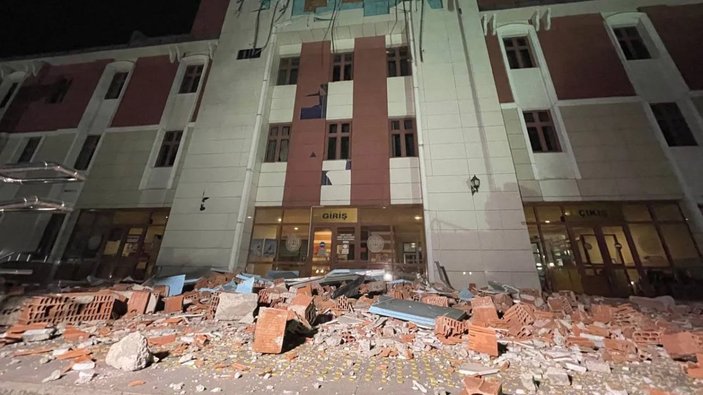 Spor camiasından Düzce'deki deprem için geçmiş olsun mesajları