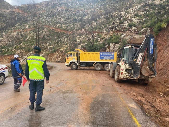 Muğla'da beklenen sağanak yağış etkisini gösterdi