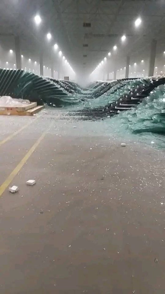 Düzce'de depremin ardından cam fabrikası görüntülendi