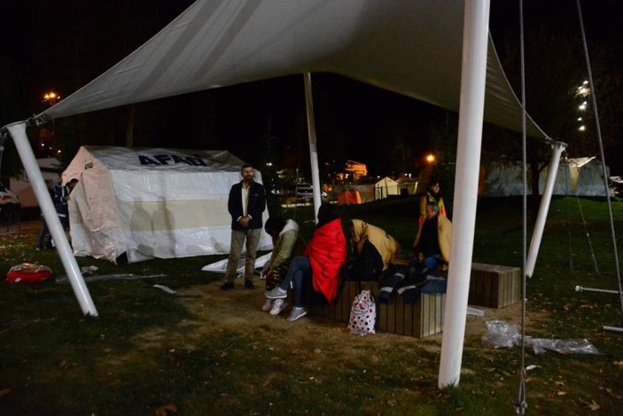 Düzceli depremzedeler çadırlardaki bekleyişlerini sürdürüyor