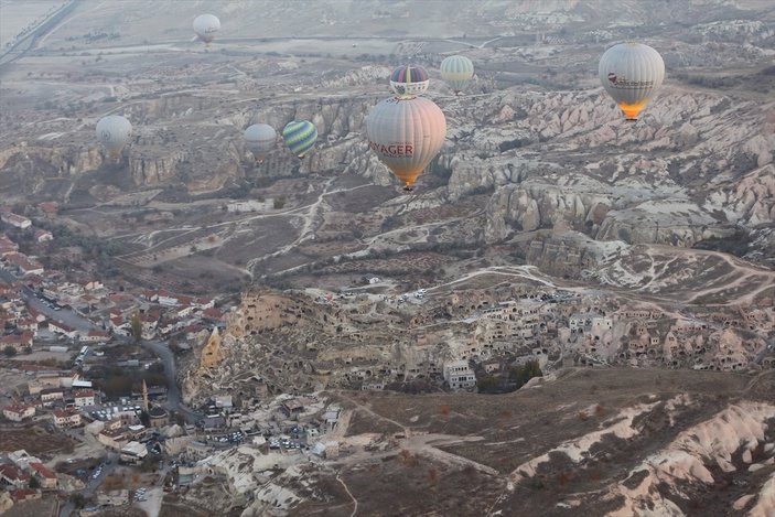 Kapadokya'da balon turları rüzgar engeline takıldı