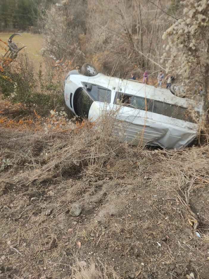 i Kastamonu'da öğrencileri taşıyan minibüs şarampole devrildi