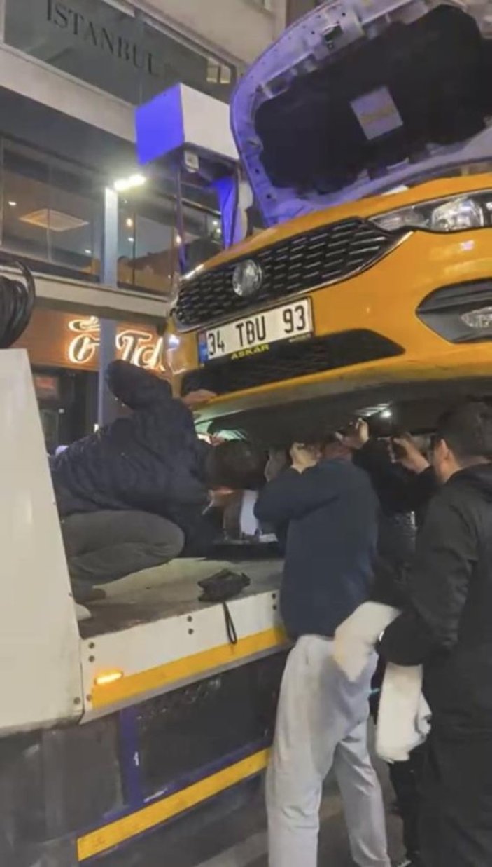 İstanbul'da şaşırtan kedi kurtarma operasyonu