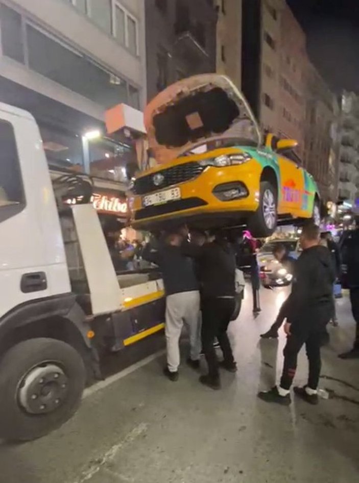 İstanbul'da şaşırtan kedi kurtarma operasyonu