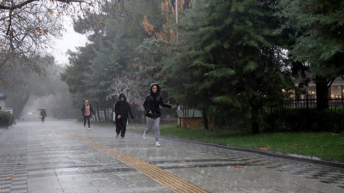 Meteoroloji'den 33 il için kuvvetli yağış uyarısı