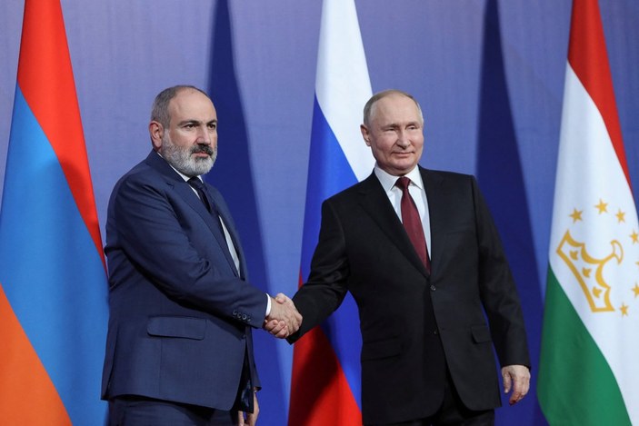 Vladimir Putin ile Nikol Paşinyan bir araya geldi