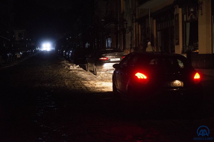 Rus saldırıları nedeniyle Ukrayna'da birçok bölge karanlığa gömüldü